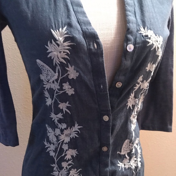 Light denim quarter sleeve top - Picture 2 of 7